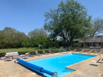 Piscine de l'établissement Hors Cadre/villa avec piscine ou située à proximité