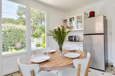 Cuisine ou kitchenette dans l'établissement Maison pour 5 entre plage et forêt
