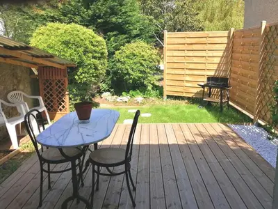 Jardin de l'établissement Studio charmant proche centre, terrasse privée, parking, 2km plage - Saint-Jean-de-Monts - FR-1-426-532