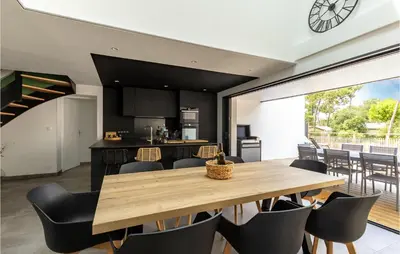 Coin salon dans l'établissement Home With Private Pool