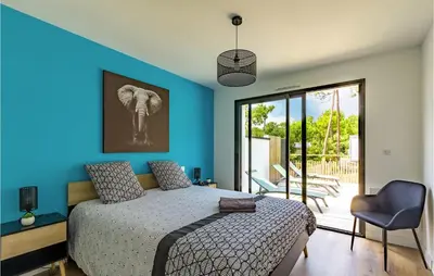 Un ou plusieurs lits dans un hébergement de l'établissement Home With Private Pool