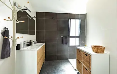 Cuisine ou kitchenette dans l'établissement Home With Private Pool