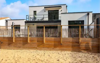 Balcon ou terrasse dans l'établissement Home With Private Pool