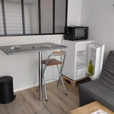 Cuisine ou kitchenette dans l'établissement Studio attenant a la maison principale