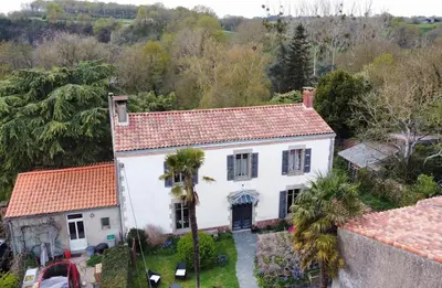 Jardin de l'établissement Maison l'or du temps, chambres d'hôtes