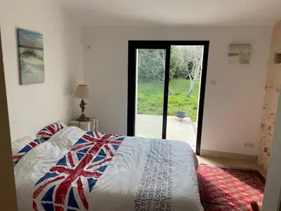 Un ou plusieurs lits dans un hébergement de l'établissement Maison en bord de rivière de mer