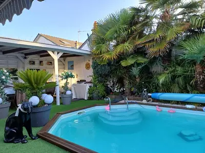 Piscine de l'établissement maison calme avec piscine palmiers 300m de la plage pornichet centre ou située à proximité