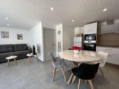 Cuisine ou kitchenette dans l'établissement Maison proche centre Noirmoutier, terrasse et parking - FR-1-224B-195