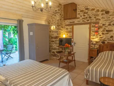 Un ou plusieurs lits dans un hébergement de l'établissement Chambre tout confort près du canal à Blain, accès handicapés, WiFi, TV, coin cuisine - FR-1-306-1255