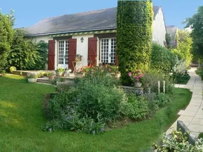 Jardin de l'établissement Confort et Tranquillité à Blain : Chambre Climatisée, Salle d'Eau Privative, Wifi et Vélos à Disposition - FR-1-306-1253