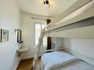 Un ou plusieurs lits dans un hébergement de l'établissement Maison des années 1920 - à 150 m de l'océan et proche des commodités - 4 logements indépendants