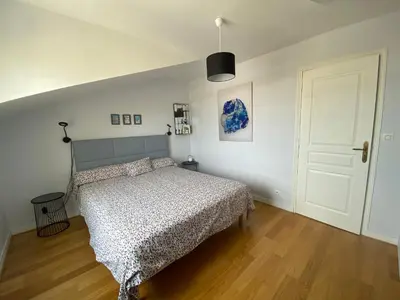 Un ou plusieurs lits dans un hébergement de l'établissement Appartement Lumineux Face Mer, 3P, Garage, Proche Plage et Commerces - Saint-Brévin-les-Pins - FR-1-364-155