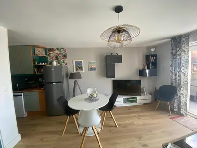 Cuisine ou kitchenette dans l'établissement Appartement Lumineux Face Mer, 3P, Garage, Proche Plage et Commerces - Saint-Brévin-les-Pins - FR-1-364-155