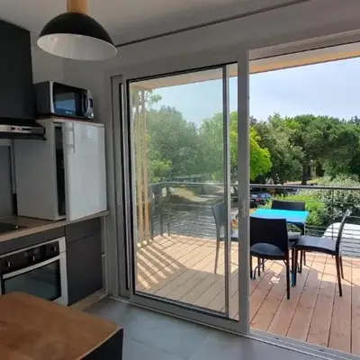 Résidence Salamandre - Maison Bois Cosy Calme avec parking pour 4 à 10 pers idéal couples et familles à 500m de la plage à Saint-Marc-sur-mer