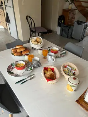 Nourriture dans le séjour chez l'habitant ou à proximité