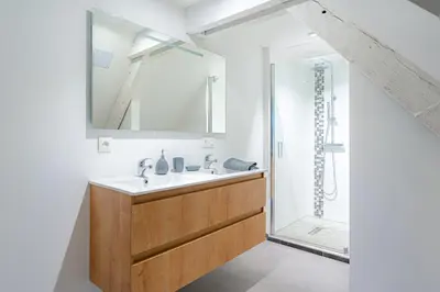 Salle de bains dans l'établissement Coeur de ville #H1 - Chambre privée dans logement partagé - Wifi & Netflix - Centre ville & Transports - Machine à laver