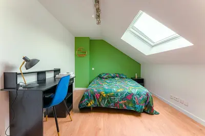 Un ou plusieurs lits dans un hébergement de l'établissement Coeur de ville #H1 - Chambre privée dans logement partagé - Wifi & Netflix - Centre ville & Transports - Machine à laver