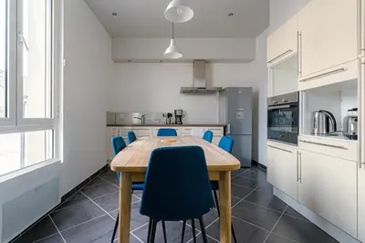 Cuisine ou kitchenette dans l'établissement Coeur de ville #H3 - WIFI et NETFLIX - Lave linge - Logement partagé - Chambre privée