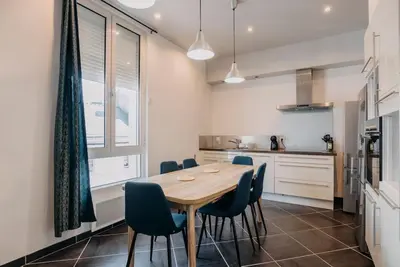 Cuisine ou kitchenette dans l'établissement Coeur de ville #H3 - WIFI et NETFLIX - Lave linge - Logement partagé - Chambre privée