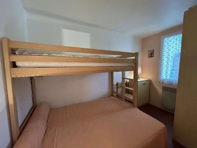 Un ou plusieurs lits dans un hébergement de l'établissement Appartement calme 4 pers proche plage avec terrasse et parking - Saint-Jean-de-Monts - FR-1-224C-259