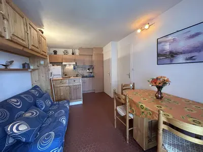 Cuisine ou kitchenette dans l'établissement Appartement calme 4 pers proche plage avec terrasse et parking - Saint-Jean-de-Monts - FR-1-224C-259