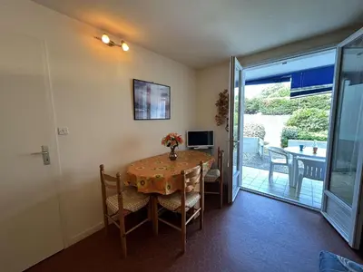 Balcon ou terrasse dans l'établissement Appartement calme 4 pers proche plage avec terrasse et parking - Saint-Jean-de-Monts - FR-1-224C-259