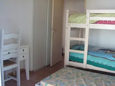 Un ou plusieurs lits dans un hébergement de l'établissement Maison de vacances avec jardin, 4 pièces, 6 couchages, proche plage et centre-ville, Noirmoutier - FR-1-224B-201