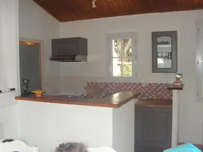 Cuisine ou kitchenette dans l'établissement Maison de vacances avec jardin, 4 pièces, 6 couchages, proche plage et centre-ville, Noirmoutier - FR-1-224B-201