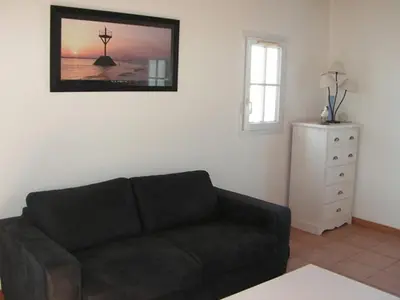 Coin salon dans l'établissement Maison de vacances avec jardin, 4 pièces, 6 couchages, proche plage et centre-ville, Noirmoutier - FR-1-224B-201