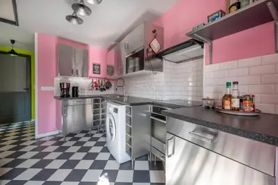 Cuisine ou kitchenette dans l'établissement Longère rénovée à 500m du Centre de Pornic pour 4