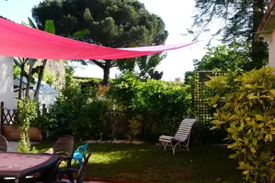 Jardin de l'établissement Gîte léperon 4