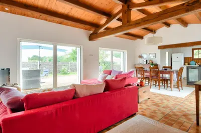 Coin salon dans l'établissement Maison pour 7 - 400 m de la plage de la Clère
