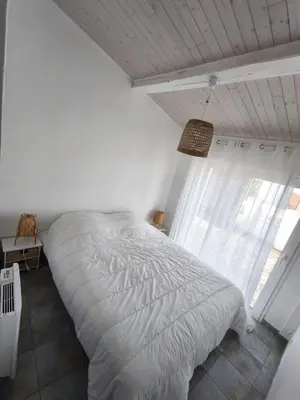 Un ou plusieurs lits dans un hébergement de l'établissement Maison 3 chambres avec Jacuzzi à 400m des plages