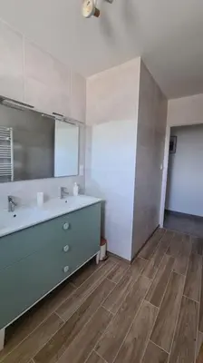Salle de bains dans l'établissement Gîte la Couzinette 3km du parc Puy du Fou