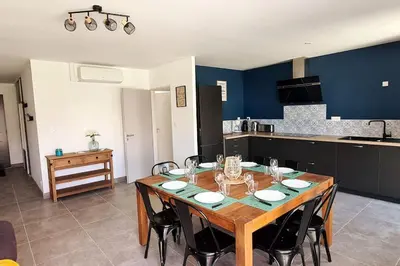 Cuisine ou kitchenette dans l'établissement Gîte la Couzinette 3km du parc Puy du Fou