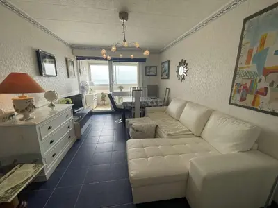 Coin salon dans l'établissement Appartement 2 pièces, 4 couchages, balcon, parking privé, proche plage - FR-1-224C-274