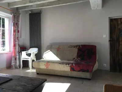 Coin salon dans l'établissement Gite Le Puy Rabasteau