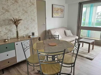 Coin salon dans l'établissement Appartement à 100 m de la plage avec parking