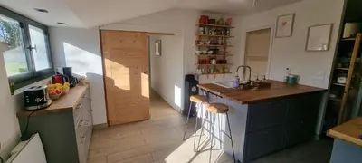 Cuisine ou kitchenette dans l'établissement Longère typique à 2 km de la mer
