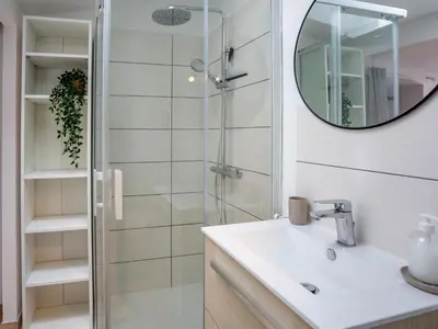 Salle de bains dans l'établissement Holiday Home Jardin Secret by Interhome
