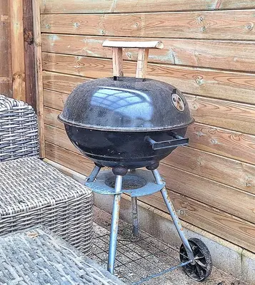 Barbecue disponible mis à disposition des clients de la maison de vacances