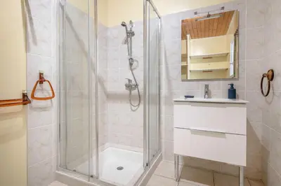 Salle de bains dans l'établissement Maison Dune et Forêt à 100m de la mer
