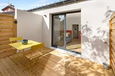 Balcon ou terrasse dans l'établissement L'Escale du Voyage à Nantes, idéal voyage d'affaires et familles