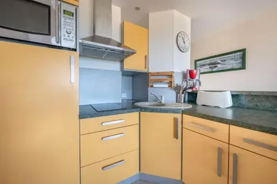 Cuisine ou kitchenette dans l'établissement Face mer appartement pour 4 à Saint Brévin