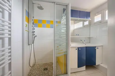 Salle de bains dans l'établissement Face mer appartement pour 4 à Saint Brévin