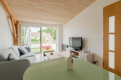 Télévision ou salle de divertissement dans l'établissement Maison aux Moutiers - Wifi - Terrasse