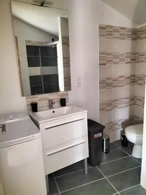 Salle de bains dans l'établissement Les Iris
