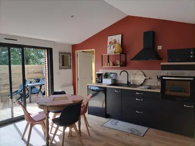 Cuisine ou kitchenette dans l'établissement Les Iris