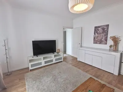Télévision ou salle de divertissement dans l'établissement Proche du Jardin Extraordinaire - Au bout du quai