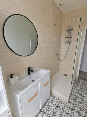 Salle de bains dans l'établissement Proche du Jardin Extraordinaire - Au bout du quai